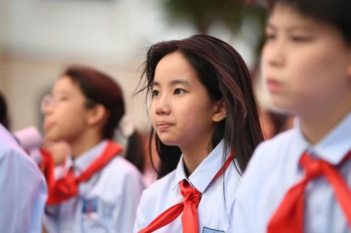 Các bạn học sinh trường Nguyễn Siêu cùng thầy cô, đại biểu, khách mời tham dự chương trình.
