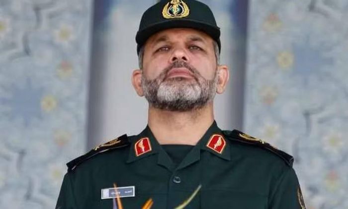 Bên cạnh ông Rezaei, ông Khamenei bổ nhiệm tướng Ahmad Vahidi làm Tư lệnh IRGC và Hossein Taeb làm chỉ huy lực lượng Basij, đơn vị chịu trách nhiệm về an ninh trong nước.