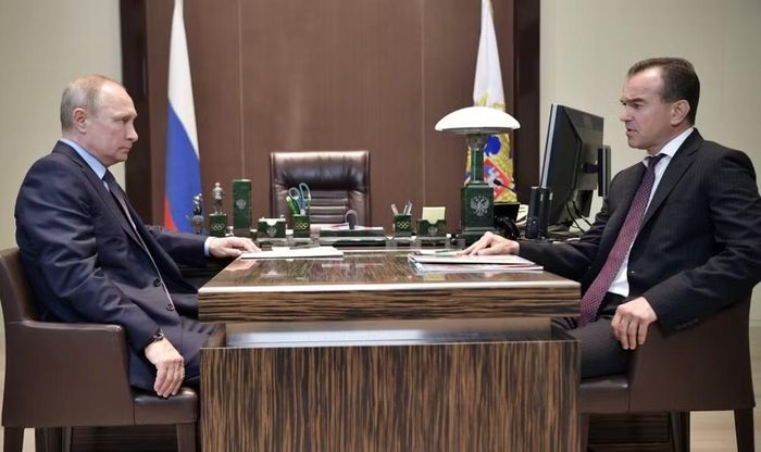 Ông Veniamin Kondratyev, lãnh đạo vùng Krasnodar, cho biết “hàng trăm UAV” nhắm vào Novorossiysk và các địa điểm khác, khiến 3 người thiệt mạng, trong đó có một trẻ em 8 tuổi, cùng 24 người bị thương.