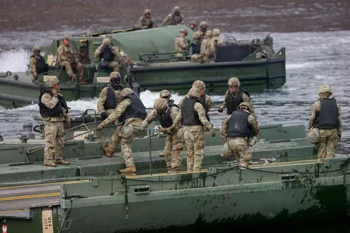 Binh sĩ Mỹ vượt sông trong một cuộc tập trận chung Ulchi Freedom Shield thường niên