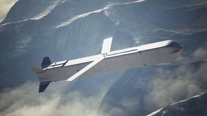 Tên lửa có tốc độ hành trình 750-1.000 km/h và có thể bay ở độ cao 50-300 mét tùy địa hình, theo thông số được công bố tại Dubai.