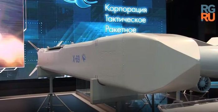 Kh-69 được trang bị hệ thống dẫn đường quán tính kết hợp định vị vệ tinh. Tên lửa cũng được cho là sử dụng đầu dò quang điện để hỗ trợ xác định mục tiêu ở giai đoạn cuối.