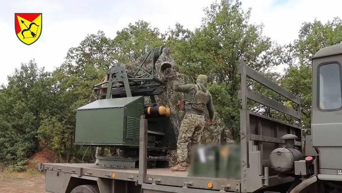 Tại Ukraine, tổ hợp phòng không STASH được sử dụng trong nhiều cấu hình di động khác nhau: hệ thống được lắp đặt trên xe buggy, xe bán tải và xe tải.