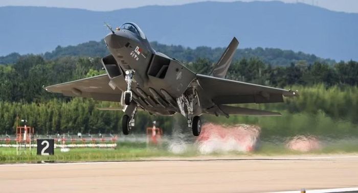 Tập đoàn công nghiệp hàng không vũ trụ Hàn Quốc (Korea Aerospace Industries - KAI) cùng với Hyundai Rotem đã tuyên bố ý định chế tạo tên lửa không đối không tầm xa của riêng mình.