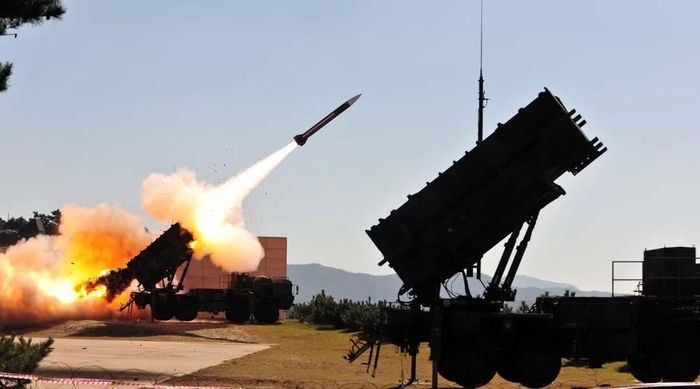 Patriot với các đạn đánh chặn phù hợp được sử dụng cho nhiệm vụ này, nhưng số lượng hệ thống và đạn đánh chặn của Ukraine có hạn.