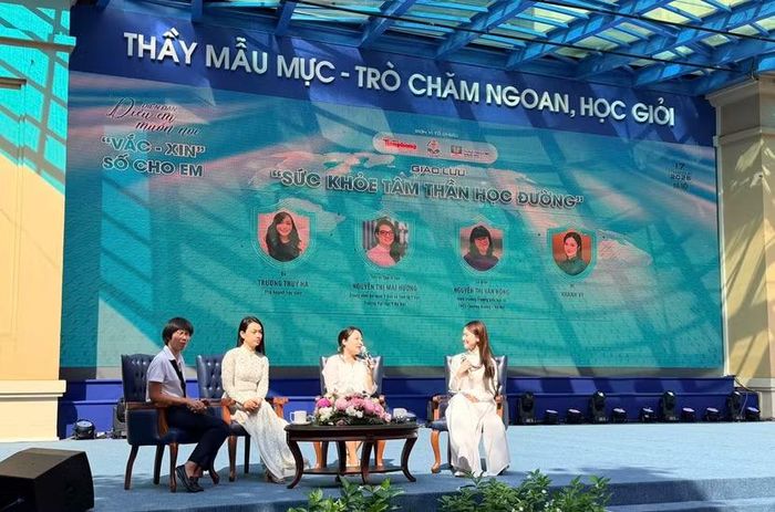 Các chuyên gia bàn cách bảo vệ trẻ em trên không gian mạng.