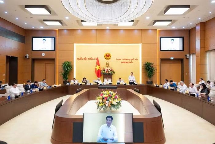 Quang cảnh phiên họp