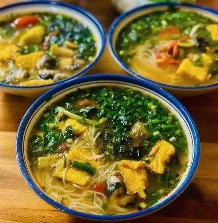 Bún ốc chuối đậu.