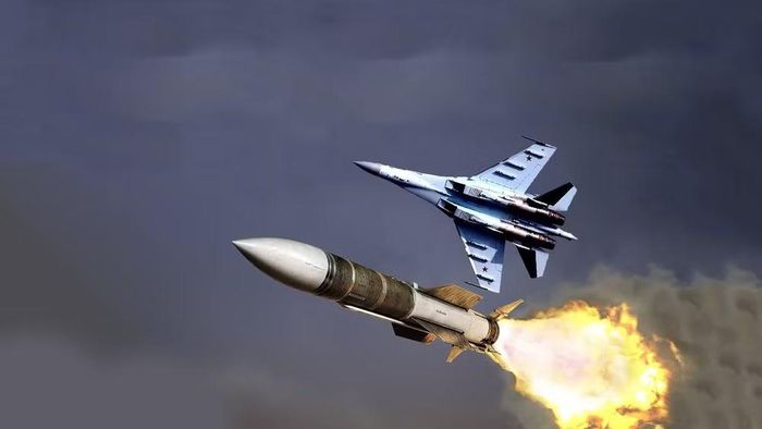 Tên lửa này thường được triển khai cùng tiêm kích đánh chặn MiG-31BM và tiêm kích Su-35S. Các đánh giá của RUSI cho rằng R-37M đã gây nhiều khó khăn cho máy bay Ukraine trong quá trình hoạt động gần tiền tuyến.