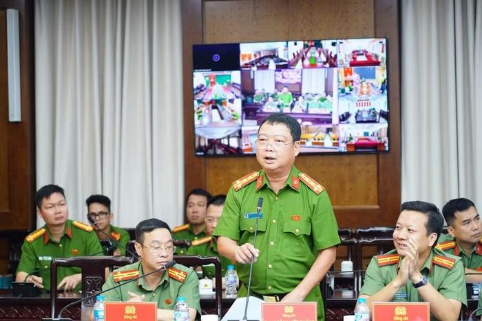 Đại tá Đặng Việt Quảng – Trưởng Phòng Cảnh sát hình sự phát biểu tiếp thu ý kiến tại hội nghị.
