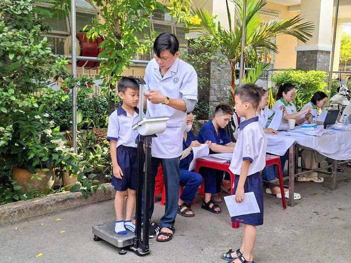 Sắp tới, thành phố sẽ tập trung khám sức khỏe cho học sinh và người lao động. Ảnh: S.X