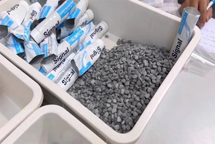  Theo lịch xét xử, từ ngày 17/8 đến ngày 12/9, TAND TP.HCM xét xử 227 bị cáo trong chuyên án ma túy VN10, bắt nguồn từ vụ việc 4 tiếp viên hàng không bị lợi dụng để vận chuyển trái phép ma túy từ Pháp về Việt Nam. Ảnh: Hải quan TP.HCM. 