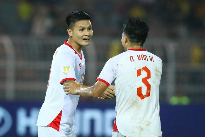  Các đồng đội như Bùi Hoàng Việt Anh, Nguyễn Hoàng Đức, Phạm Xuân Mạnh hay Nguyễn Văn Vĩ đều tiến tới chia vui cùng Hải. Trước pha bóng này, Hải cũng đã có một bàn ở ASEAN Cup vào lưới Timor-Leste. 