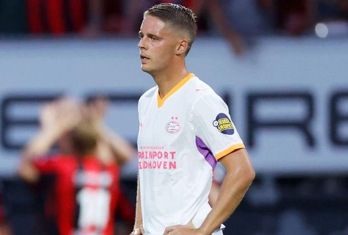  Tiền vệ người Hà Lan, Joey Veerman trở thành tân binh của Dortmund và mang về cho PSV 21,5 triệu euro phí chuyển nhượng. 