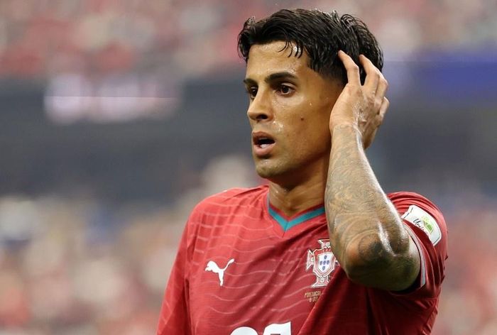  Joao Cancelo sẽ gia nhập Barcelona sau khi chấm dứt hợp đồng với Al Hilal. Hậu vệ người Bồ Đào Nha được nhiều đội bóng để mắt nhưng chỉ muốn đến CLB chủ sân Camp Nou. 