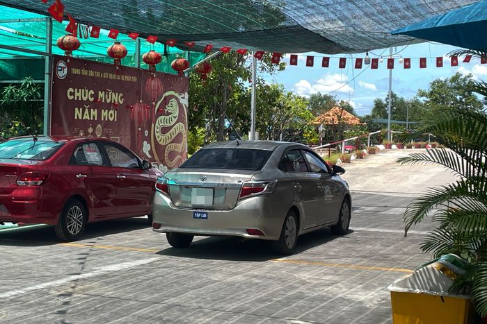  Người thi cần đạt bài sát hạch trong hình mới được thi đường trường. Ảnh: Đan Thanh.