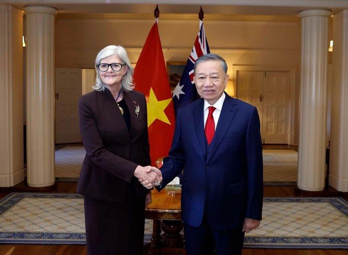 Tổng Bí thư, Chủ tịch nước Tô Lâm và Toàn quyền Australia Sam Mostyn tại Lễ đón ngày 11/8. Ảnh: TTXVN.