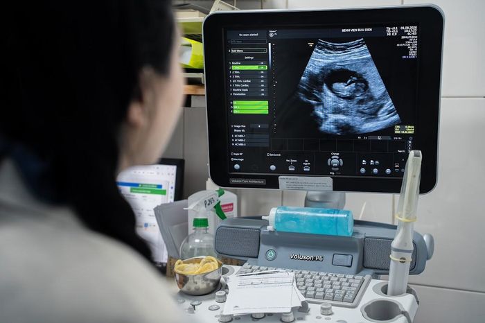 Các cơ sở y tế tư nhân dễ tiếp cận công nghệ xác định giới tính thai nhi. Ảnh minh họa: Trần Hiền.