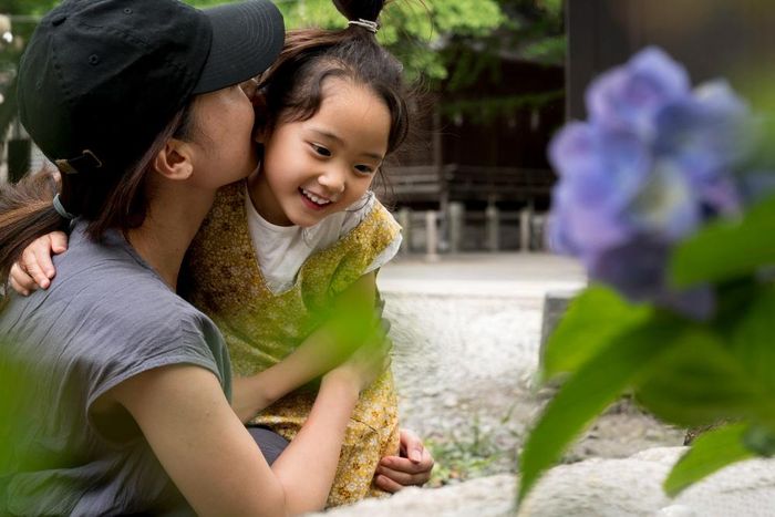 Tâm lý chuộng con trai để dự phòng tuổi già vẫn tồn tại ở nhiều gia đình, địa phương. Ảnh: Magnific.