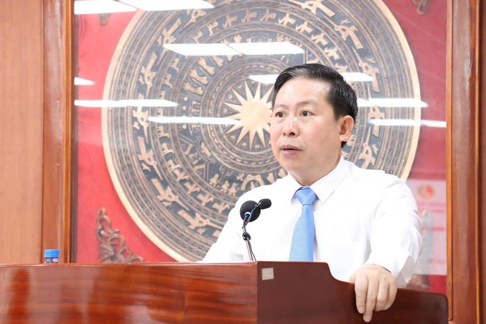  PGS.TS. Nguyễn Tấn Vinh, Giám đốc Học viện Chính trị khu vực II, phát biểu tại hội thảo. Ảnh: Phan Anh. 