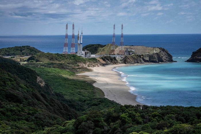  Các bệ phóng tại Trung tâm Vũ trụ Tanegashima ở tỉnh Kagoshima hôm 14/8. Ảnh: Reuters. 