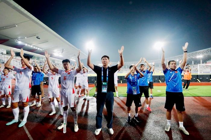 Thầy trò HLV Kim Sang-sik đang nắm lợi thế lớn cho tấm vé vào chung kết