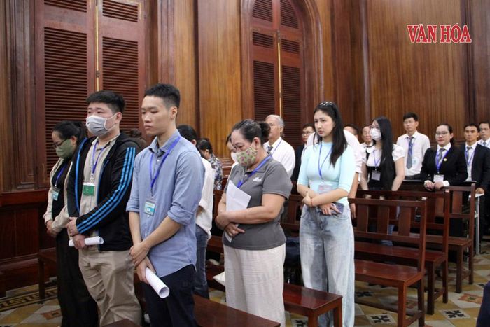 Quang cảnh phiên tòa xét xử chuyên án VN10 sáng 17.8