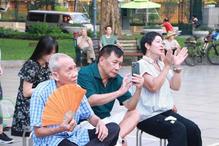 Đưa nghệ thuật đến gần đời sống