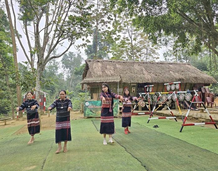 Chương trình mục tiêu quốc gia đã góp phần bảo tồn văn hoá truyền thống gắn với phát triển du lịch vùng đồng bào dân tộc thiểu số. Ảnh: Huy An