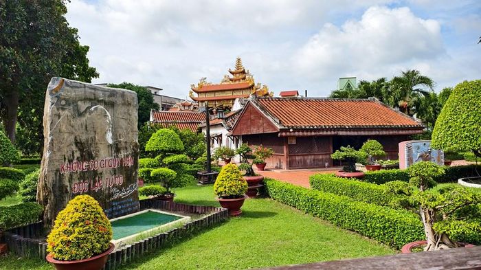 Di tích Trường Dục Thanh hiện nay vẫn còn lưu giữ nhiều không gian, hiện vật gắn với quãng thời gian Bác Hồ từng dạy học và sống tại đây