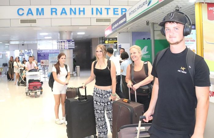Nhà ga quốc tế Cam Ranh đón lượng lớn khách quốc tế dịp hè