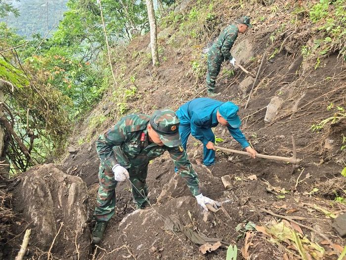 Đội tìm kiếm, quy tập hài cốt liệt sĩ (Bộ Chỉ huy Quân sự tỉnh Tuyên Quang) có sự chung sức của lực lượng dân quân xã Thanh Thủy
