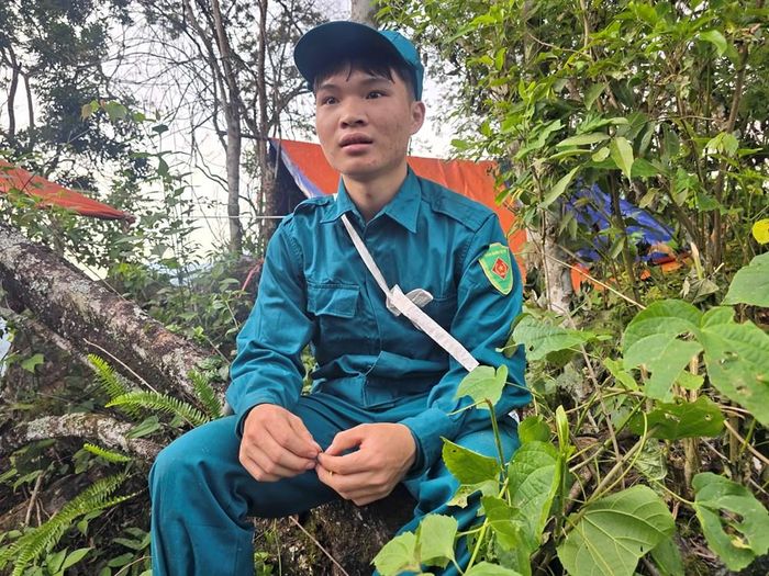 Chiến sĩ dân quân Lý Văn Quyền, 19 tuổi, ở thôn Nậm Ngặt, xã Thanh Thủy