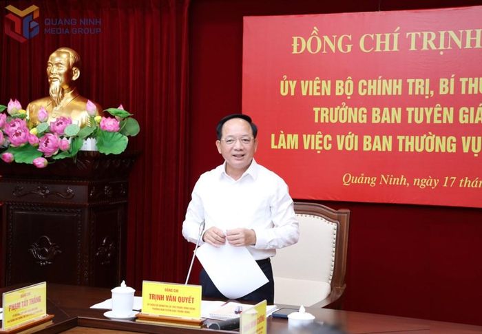 Ủy viên Bộ Chính trị, Bí thư Trung ương Đảng, Trưởng Ban Tuyên giáo Trung ương Trịnh Văn Quyết yêu cầu tỉnh Quảng Ninh cần phát huy mạnh mẽ các tiềm năng, lợi thế, nhất là lợi thế về văn hóa, di sản, du lịch; đầu tư mạnh hơn cho công nghiệp văn hóa, xây dựng các giá trị văn hóa trở thành nguồn lực nội sinh...