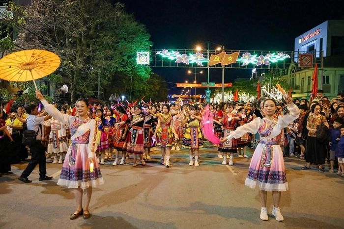 Các hoạt động biểu diễn đường phố sẽ góp phần tạo thêm không gian trải nghiệm hấp dẫn cho người dân, du khách tại Điện Biên. Ảnh minh họa