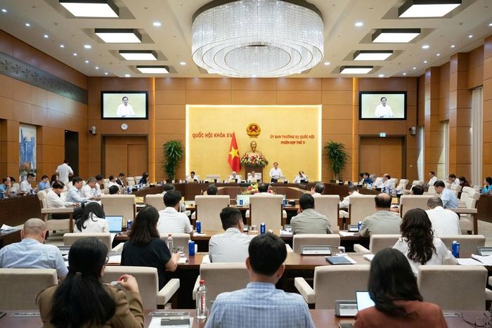 Quang cảnh phiên họp