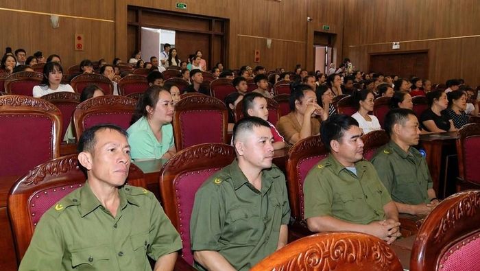 Đêm diễn khép lại, nhưng câu chuyện về tình yêu quê hương, đất nước, sự hy sinh của các thế hệ đi trước và giá trị của hòa bình vẫn để lại nhiều dư âm. Qua mỗi điểm dừng chân, “Con đò của mẹ” tiếp tục mang những thông điệp nhân văn của sân khấu Công an nhân dân đến gần hơn với khán giả, lan tỏa lòng yêu nước và trách nhiệm gìn giữ cuộc sống bình yên hôm nay