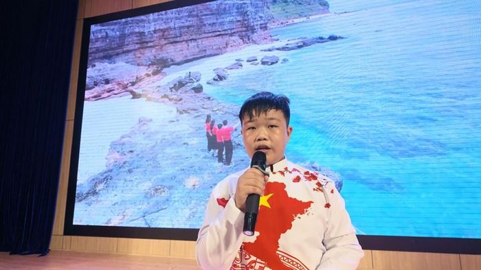 Các thành viên Đội Sao Biển - Quảng Ngãi tự tin thể hiện phần thi tại buổi tổng duyệt