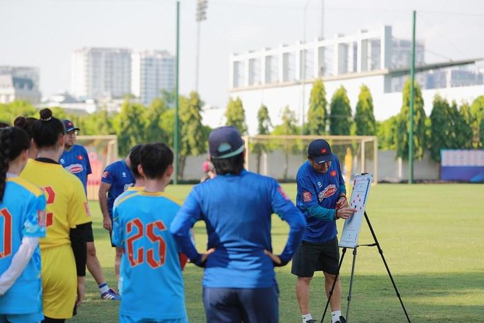 Các cầu thủ đang dần thích nghi với phương pháp huấn luyện của HLV Hoàng Văn Phúc