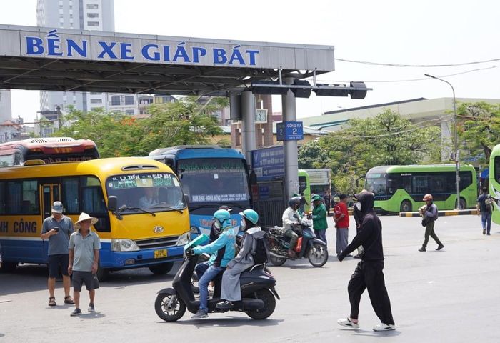 Bến xe Giáp Bát chuẩn bị các điều kiện phục vụ tốt nhất nhu cầu đi lại của hành khách dịp nghỉ lễ Quốc khánh 2/9. Ảnh: Nguyễn Thắng - TTXVN