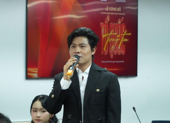 Nhạc sĩ Nguyễn Văn Chung chia sẻ tại lễ công bố. Ảnh: Hữu Duyên - TTXVN