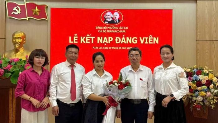 Lễ kết nạp đảng viên tại Chi bộ Công ty Traphaco Sapa tại phường Lào Cai, tỉnh Lào Cai, tháng 5/2026.