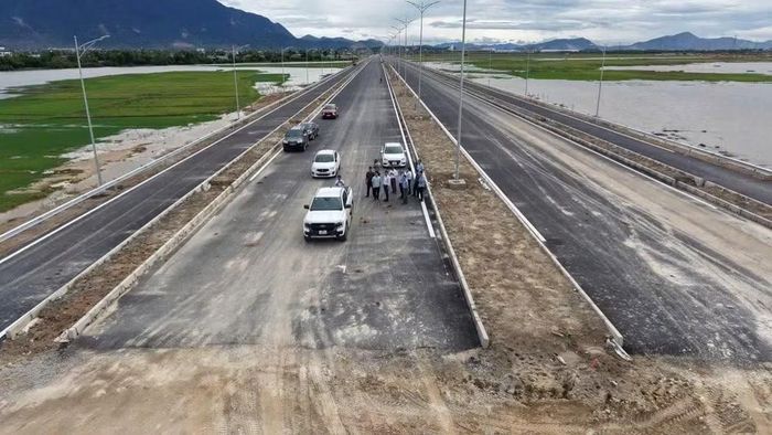Các tổ công tác của tỉnh Hà Tĩnh được thành lập để đôn đốc, kiểm tra, tháo gỡ vướng mắc đẩy nhanh tiến độ thi công các công trình, dự án trọng điểm trên địa bàn.