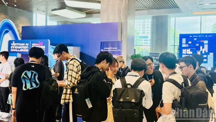 Việt Nam cần phát triển nhanh, bền vững nguồn lực lao động trẻ, chất lượng cao. (Ảnh: HNV)