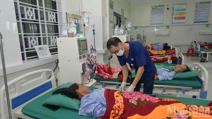 Thực hiện bệnh án điện tử giúp các y, bác sĩ có nhiều thời gian chăm sóc bệnh nhân hơn. (Ảnh: CÔNG HẢI)