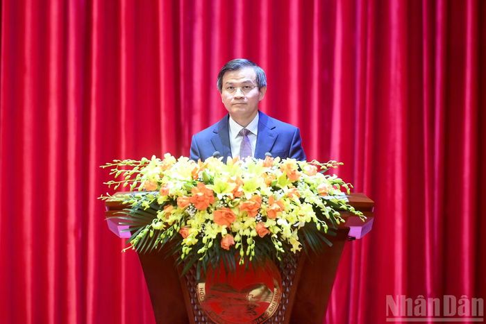 Đồng chí Đoàn Minh Huấn, Ủy viên Bộ Chính trị, Giám đốc Học viện Chính trị Quốc gia Hồ Chí Minh phát biểu tại buổi lễ.