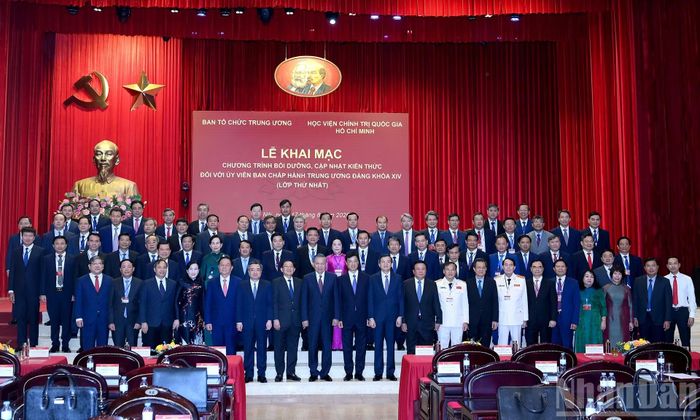 Tổng Bí thư, Chủ tịch nước Tô Lâm và các đồng chí lãnh đạo Đảng, Nhà nước với cán bộ Chương trình bồi dưỡng, cập nhật kiến thức đối với Ủy viên Ban Chấp hành Trung ương Đảng khóa XIV (Lớp thứ nhất).