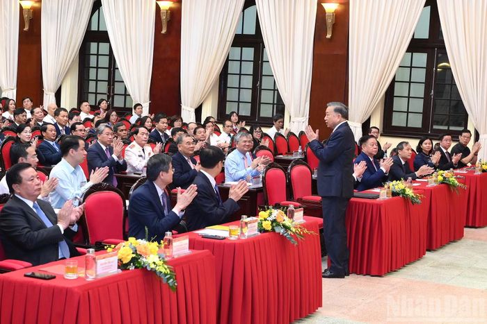 Tổng Bí thư, Chủ tịch nước Tô Lâm và các đồng chí lãnh đạo Đảng, Nhà nước và các đại biểu dự Lễ khai mạc Chương trình bồi dưỡng, cập nhật kiến thức đối với Ủy viên Ban Chấp hành Trung ương Đảng khóa XIV (Lớp thứ nhất).