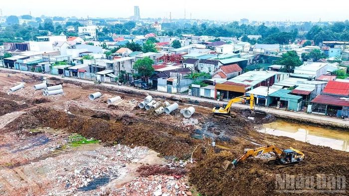 Dự án đường ven sông Cái đang được đẩy nhanh tiến độ sau khi được bàn giao mặt bằng.