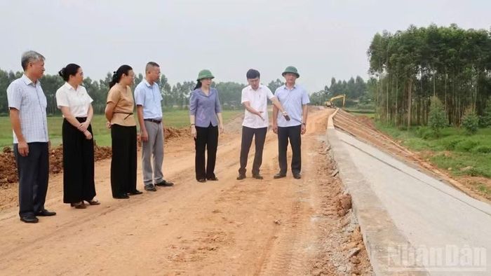 Lãnh đạo Mặt trận Tổ quốc tỉnh Bắc Ninh đi kiểm tra thực tế tại địa phương.
